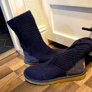 UGGS!! Perfect for the winter and season blue crochet UGGS gently worn.